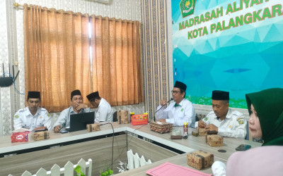 Kepala MA Raudhatul Jannah Palangka Raya Pimpin Rapat KKMA Kota Palangka Raya di MAN Kota Palangka Raya